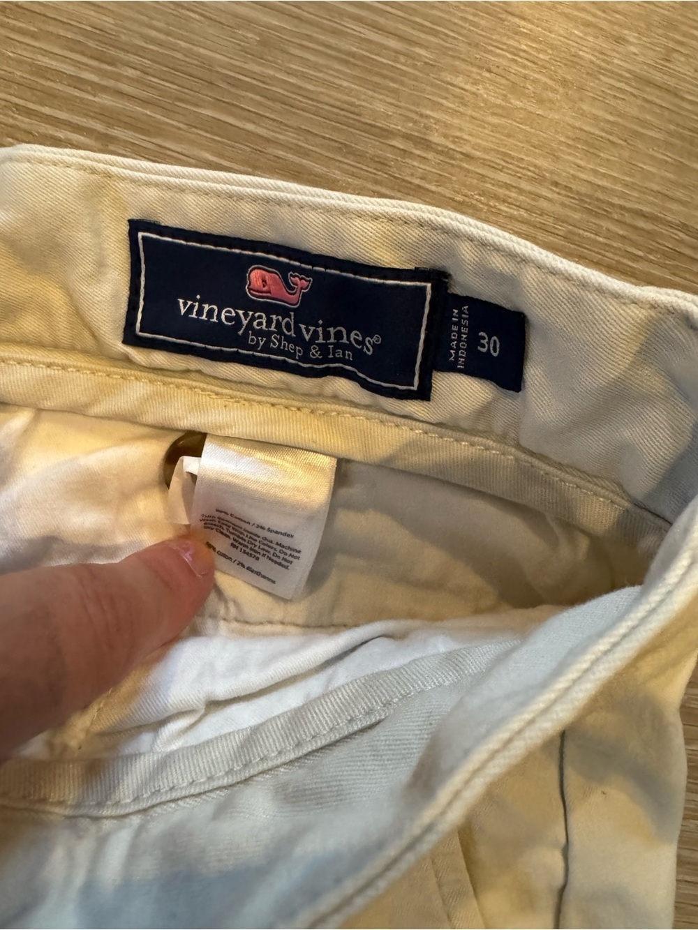 Vineyard Vines Men's Cream Khaki Breaker Shorts - Picture 3 of 3